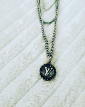 Charger l'image dans la galerie, Collier retravaillé LOUIS VUITTON